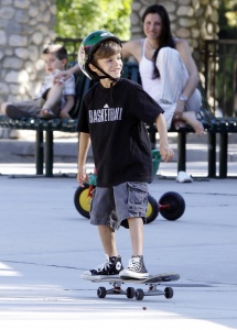 05-07-09 Beverly Hills, CA Victoria and David Beckham's sons Romeo and Cruz seen riding their skateboards and playing at the Coldwater Canyon Park in Beverly Hills. The boys also got into a little fight.... Non-Exclusive Pix by Flynet ©2009 818-307-4813 Nicolas 323-974-6007 Jay 310-466-8617 Scott